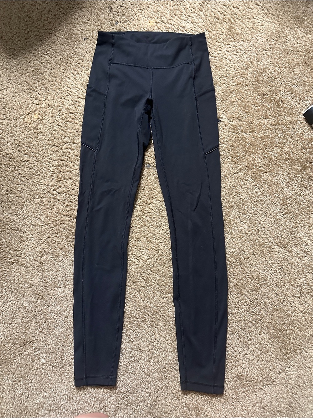 lululemon athletica Black leggings with side and zipper Pocket
